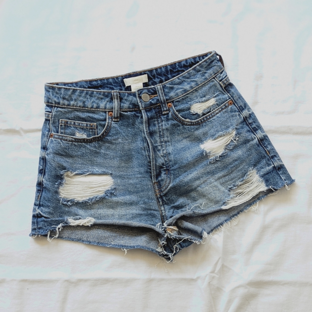 Excellent pre-loved condition denim sorts (distressing in tact) size 4
